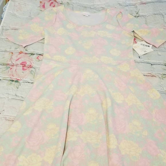 Lularoe Nicole - Picture 3 of 5